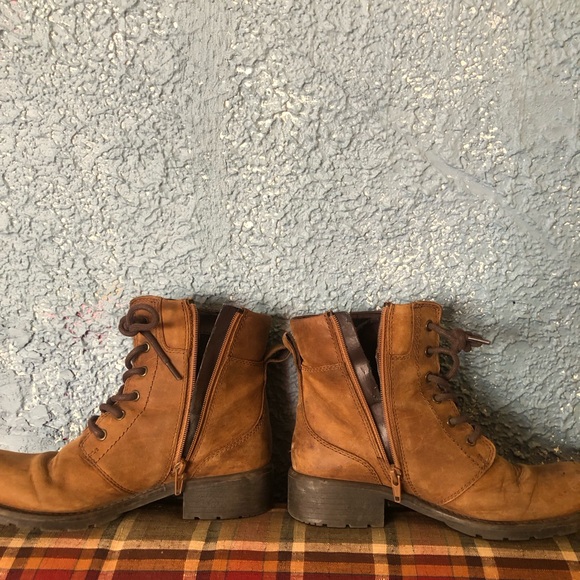 Clarks Brown Leather Ankle Boots - Picture 2 of 5